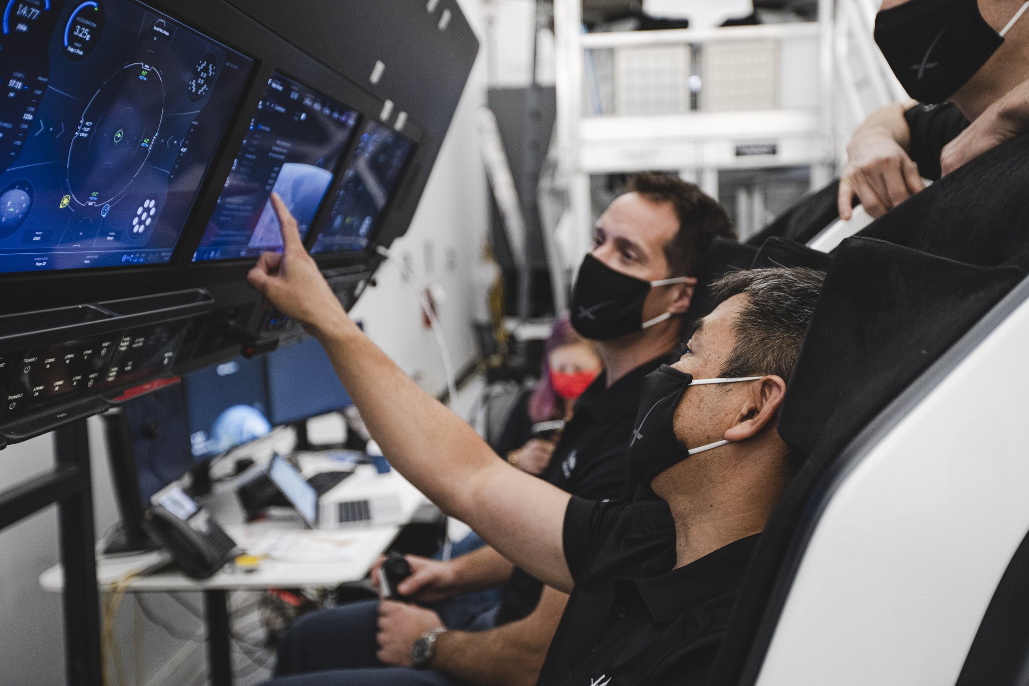 SpaceX - Crew Dragon Displays UI/UX